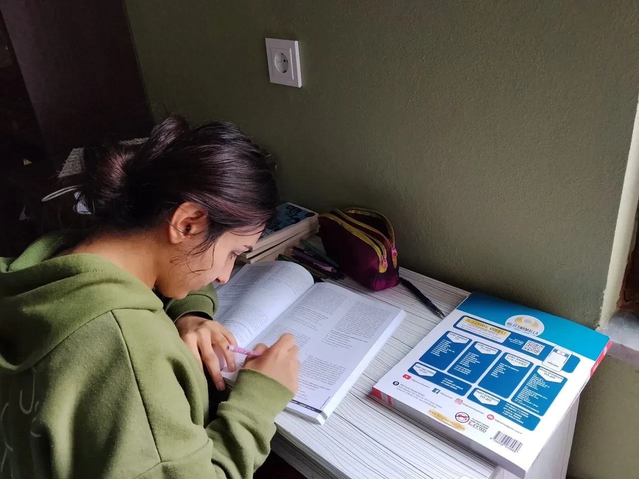 Kazı alanında başlayan hayal! Zerzevan Kalesi’nde çalışan iki kardeşin hedefi arkeolog olmak