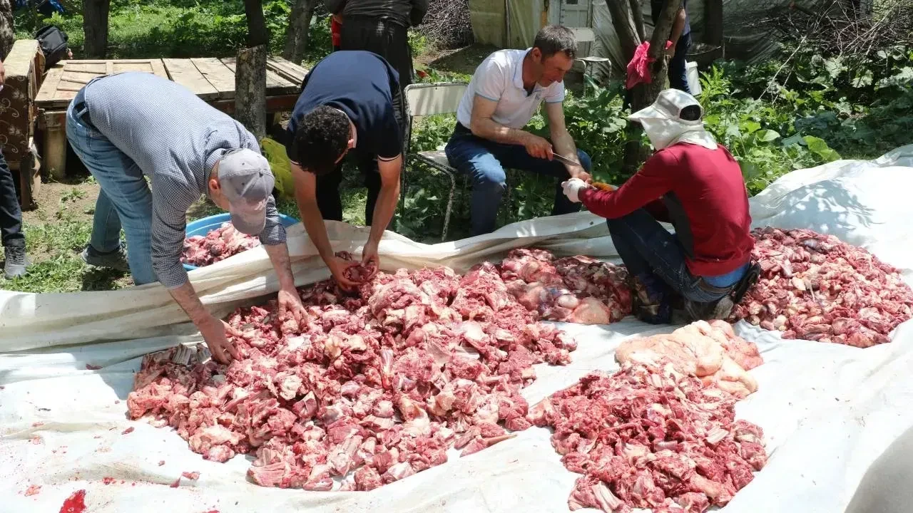 Kurbanda kasap masrafı uçtu! Eti mutfağa sokmak ateş pahası