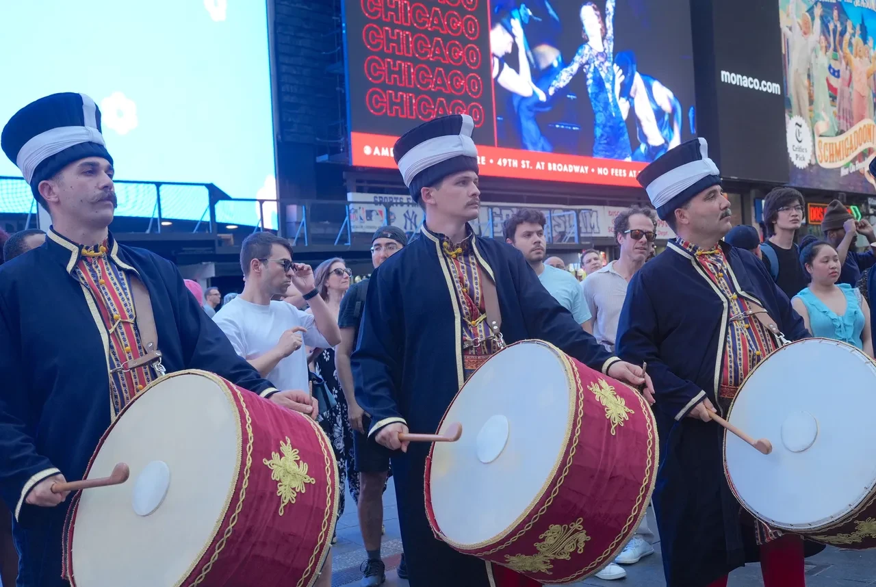 New York'ta 'Mehter' rüzgarı: ABD'liler yoğun ilgi gösterdi