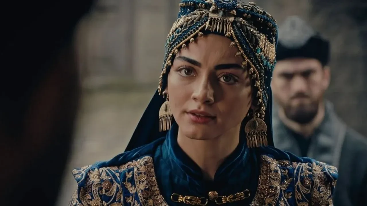 Özge Törer’in yeni projesi belli oldu! Eve Giden Yol dizisiyle ekranlara dönüyor