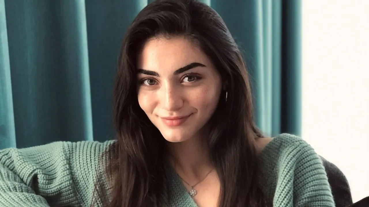 Özge Törer’in yeni projesi belli oldu! Eve Giden Yol dizisiyle ekranlara dönüyor