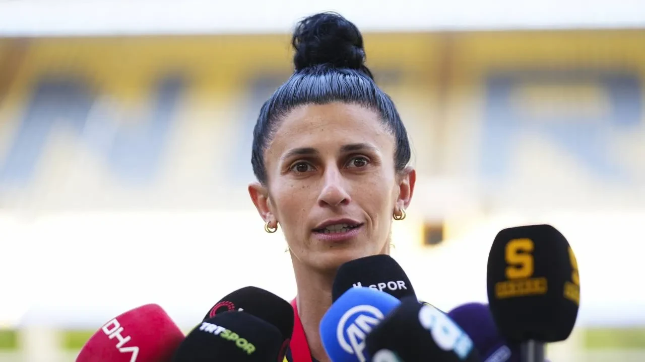 Şampiyon Fenerbahçe kupasına kavuştu! Statta kutlama düzenlendi