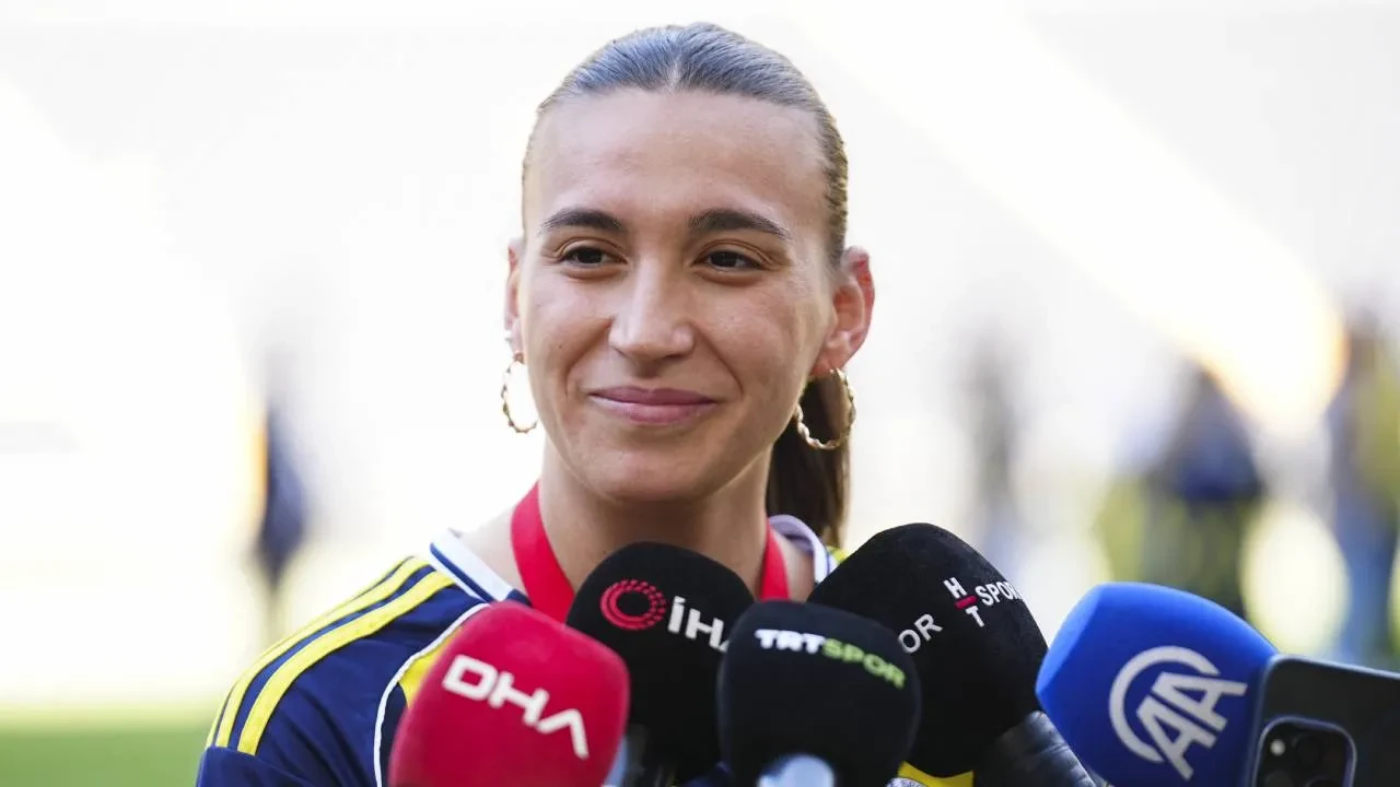 Şampiyon Fenerbahçe kupasına kavuştu! Statta kutlama düzenlendi