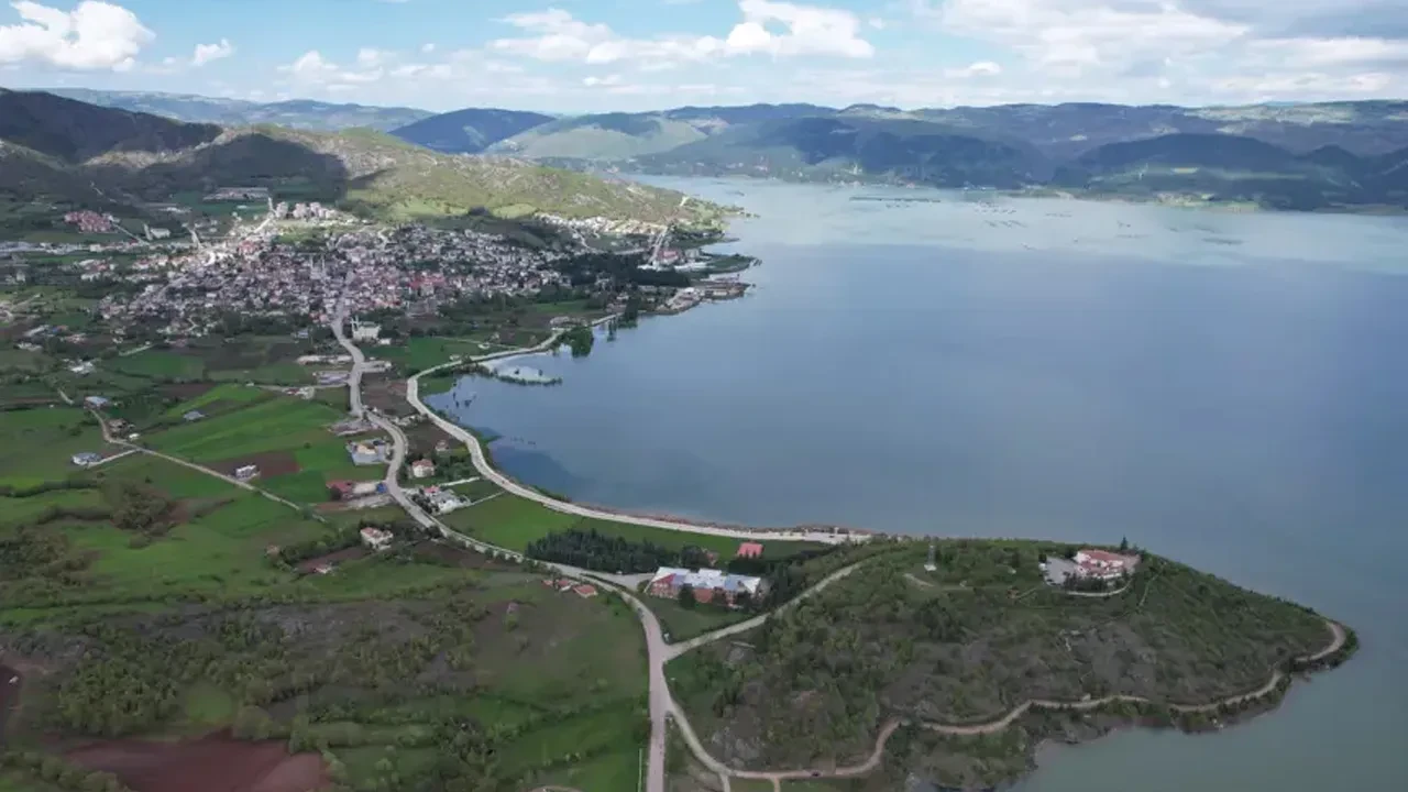 Tokat ve Amasya'da kritik bekleyiş! Barajlar alarm verdi: Evler tahliye edildi, iş makineleriyle set örülüyor