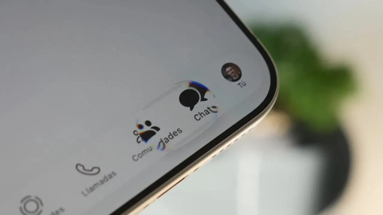WhatsApp, Liquid Glass arayüzünü Türkiye'de kullanıcılara gönderdi