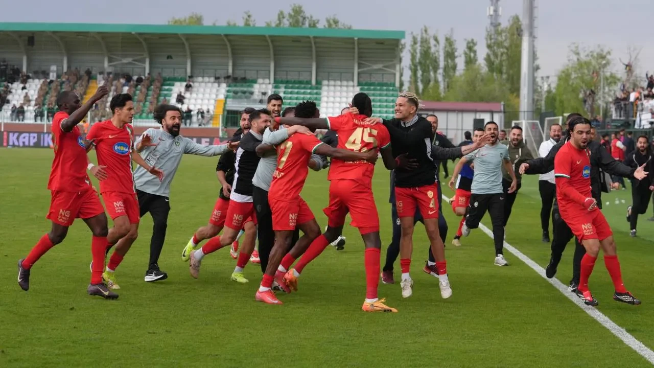 Amedspor Süper Lig'e yükseldi! Diyarbakır temsilcisinde büyük coşku