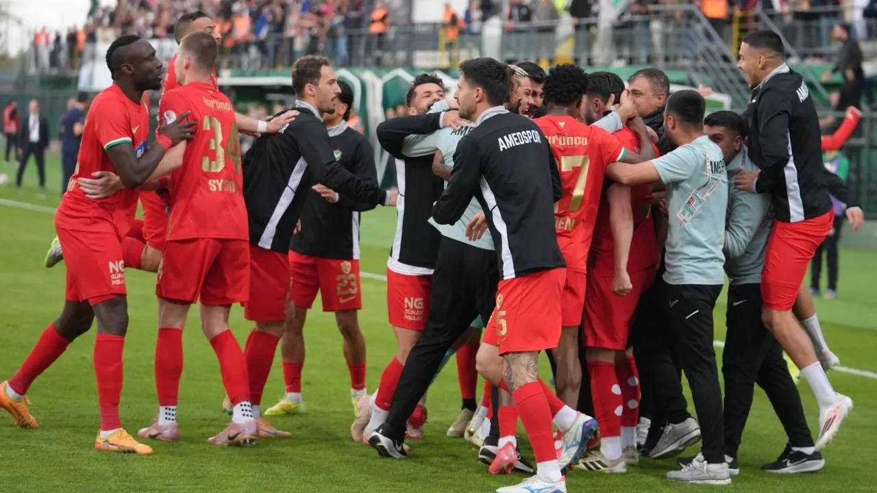 Amedspor Süper Lig'e yükseldi! Diyarbakır temsilcisinde büyük coşku