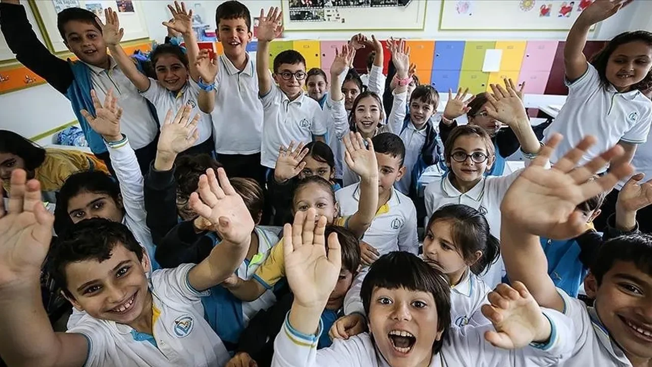 Ara tatil kalkıyor mu? Bakan Tekin açıkladı: Okul takviminde yeni dönem