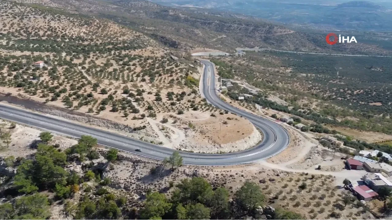 Bakan Uraloğlu Mersin'de açıkladı: 105 dakikalık yol 70 dakikaya düşüyor!