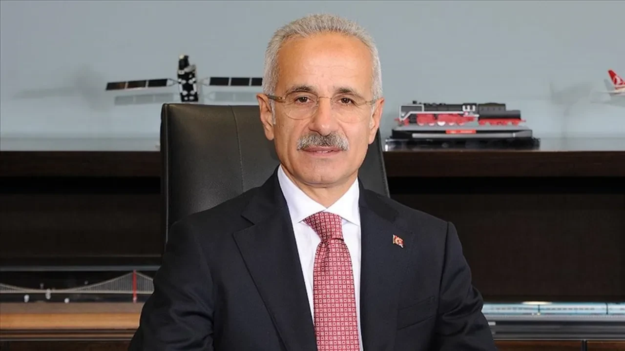 Bakan Uraloğlu Mersin'de açıkladı: 105 dakikalık yol 70 dakikaya düşüyor!
