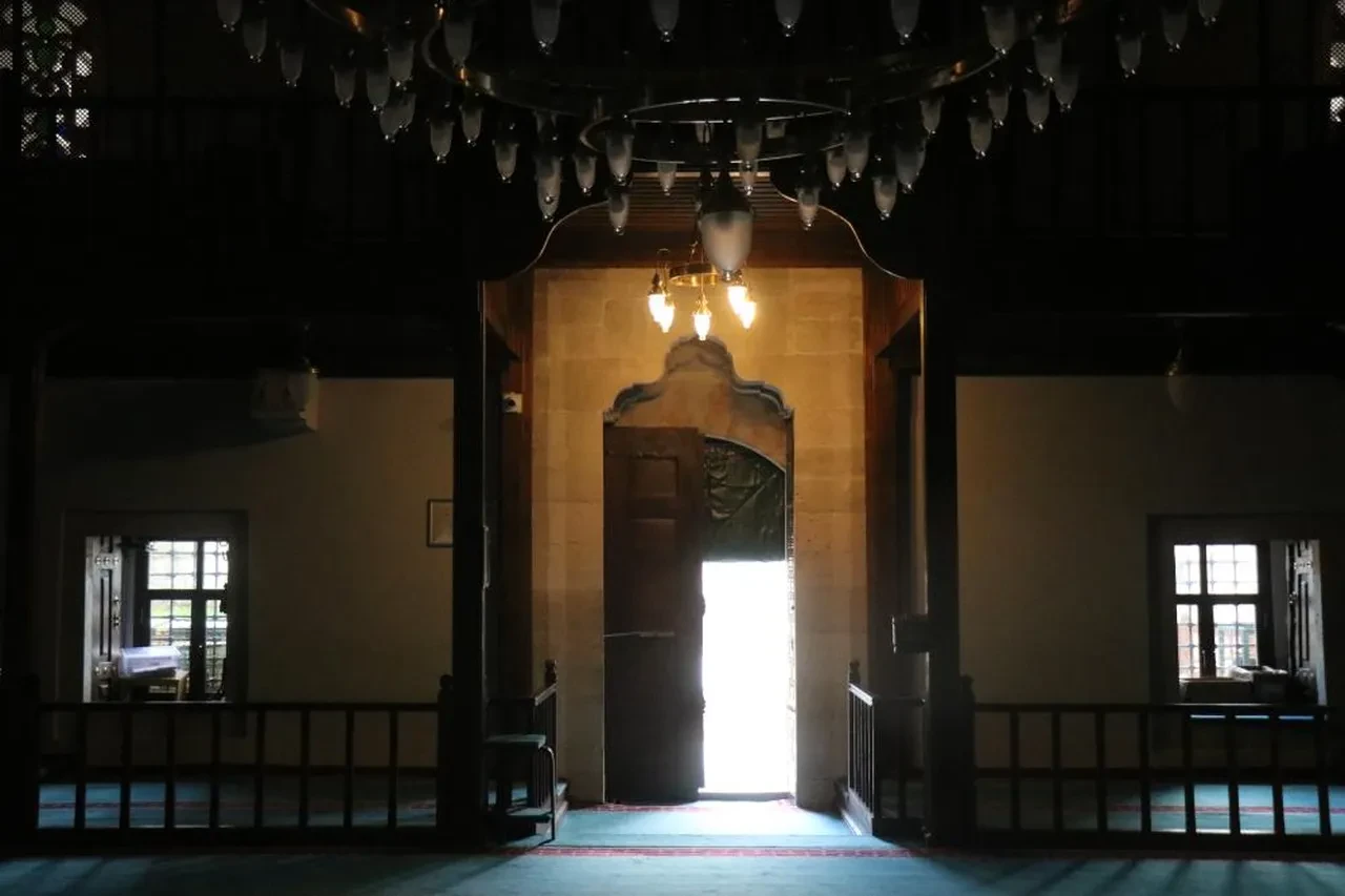 Birçok badire atlatan 508 yıllık cami tarihe tanıklık etmeye devam ediyor