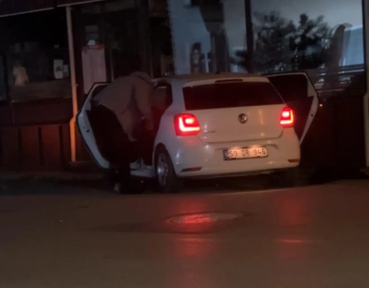 Edirne'de alkollü arkadaşların ‘kayıp anahtar’ tartışması kavgaya dönüştü: 1 yaralı