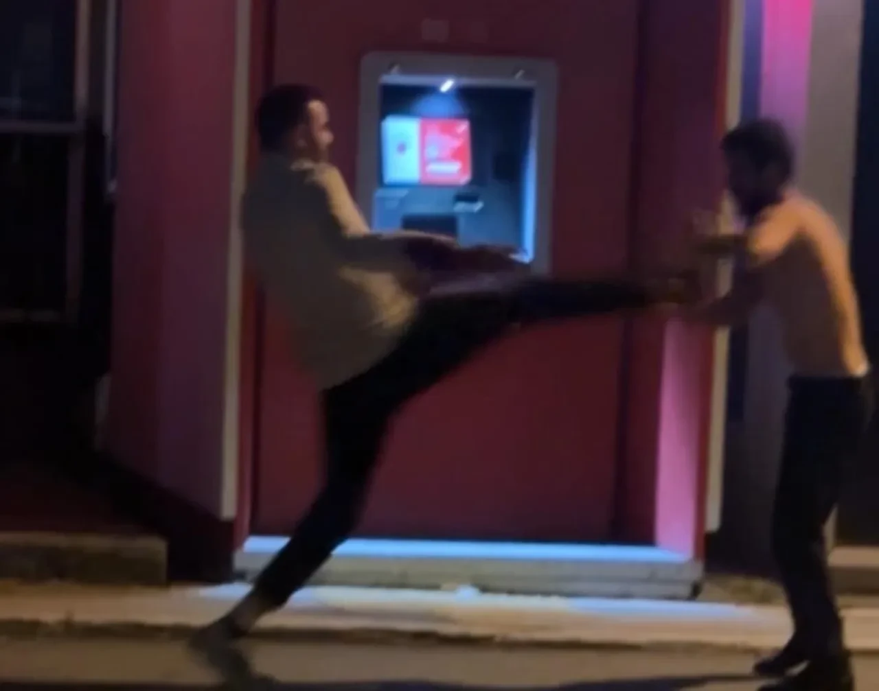 Edirne'de alkollü arkadaşların ‘kayıp anahtar’ tartışması kavgaya dönüştü: 1 yaralı
