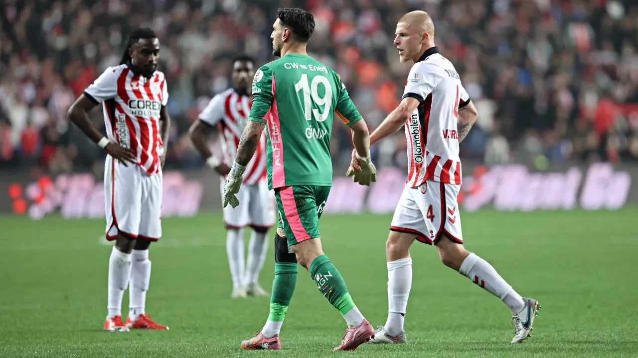 Galatasaray, Samsunspor deplasmanında dağıldı! Cimbom 4-1 yenilerek şampiyonluk turunu atamadı