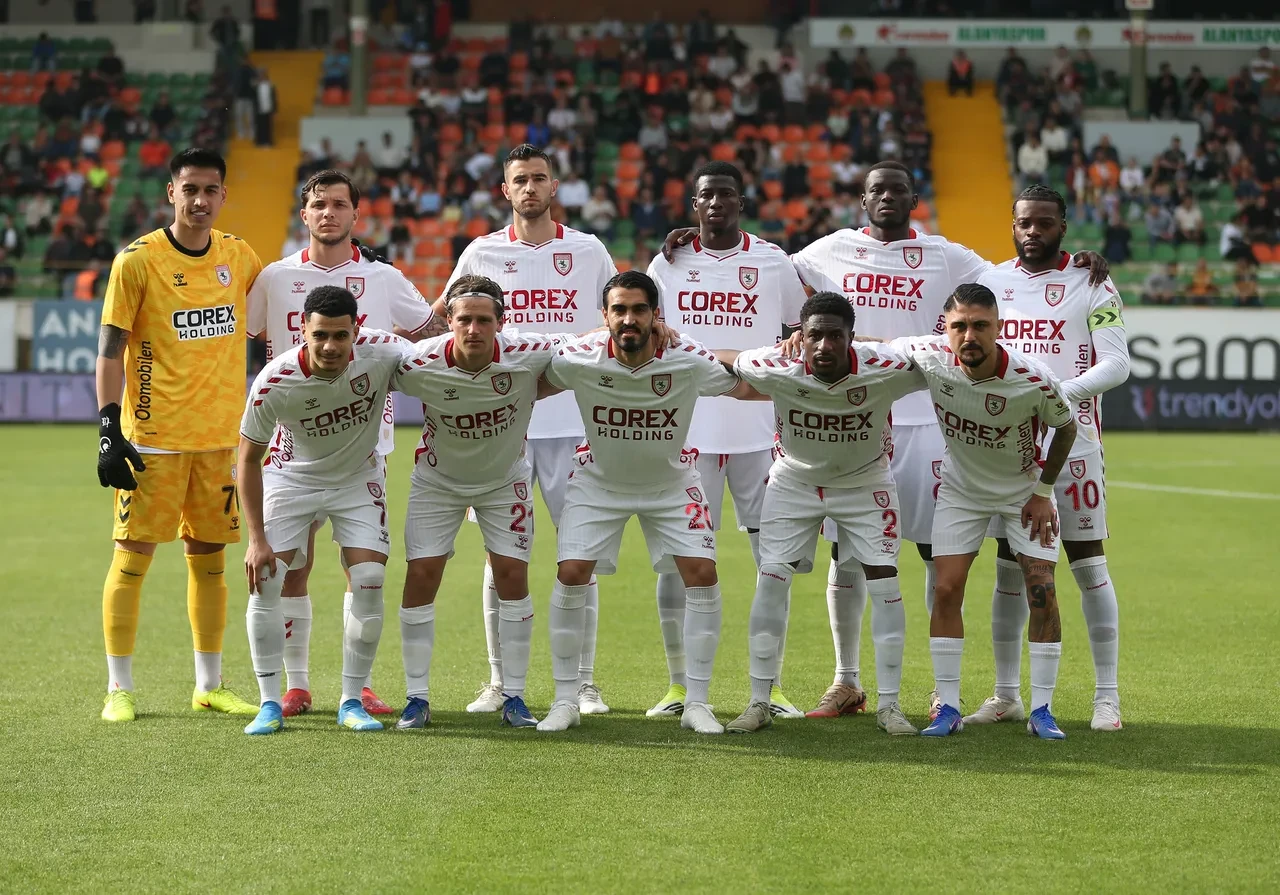 Galatasaray Samsunspor deplasmanında! Eksikler dikkat çekiyor: İşte muhtemel 11'ler