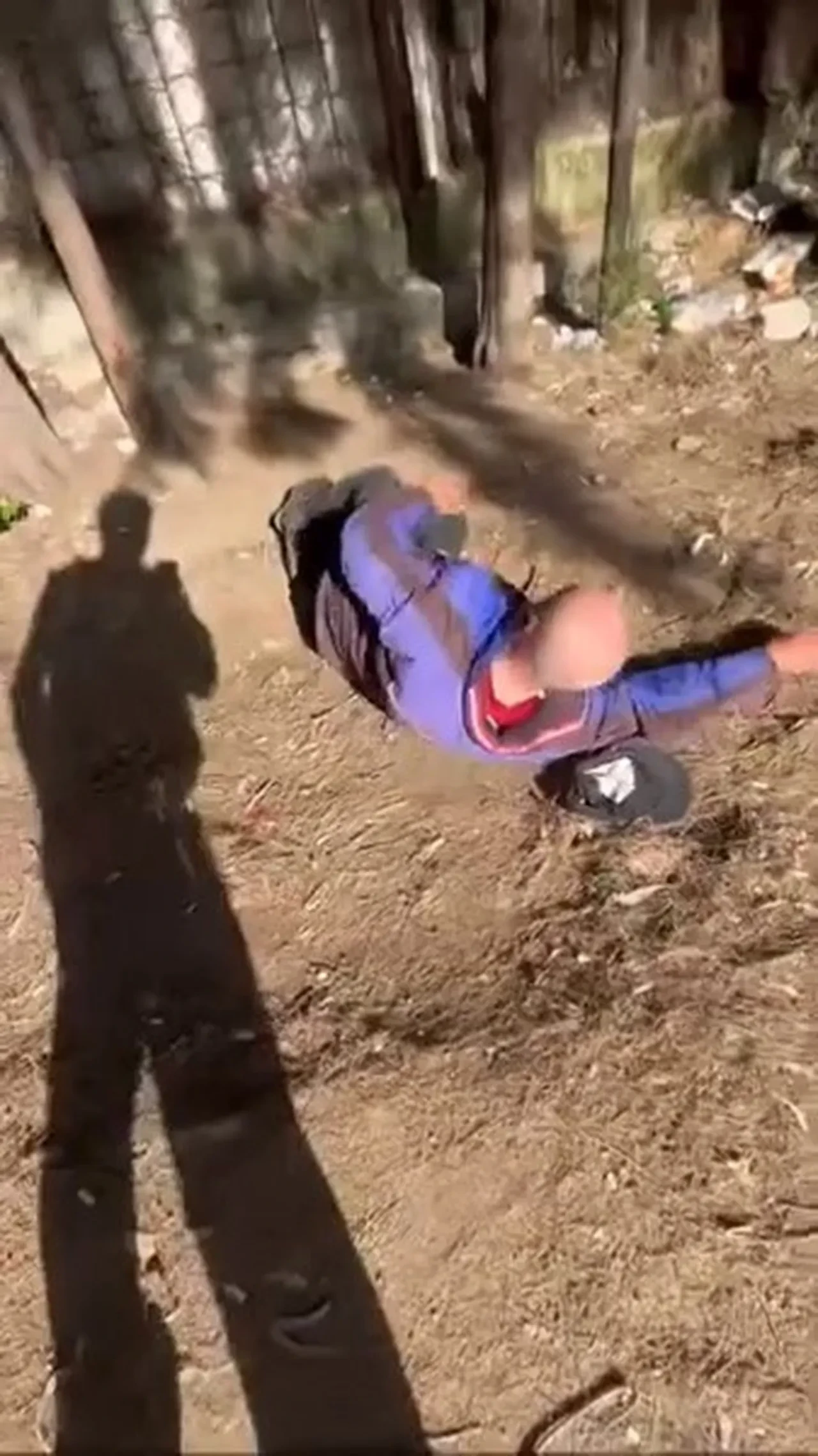 İzmir'de yaşlı adama tekmeyle saldıran şüpheliler serbest bırakıldı