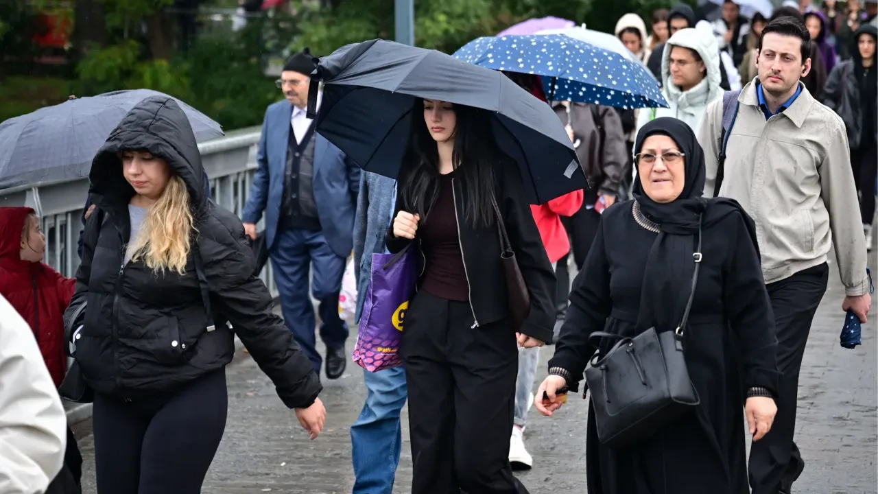Meteoroloji 13 ili sarı kodla uyardı: Kar, sağanak ve fırtına geliyor! Sıcaklık 10 derece düşecek