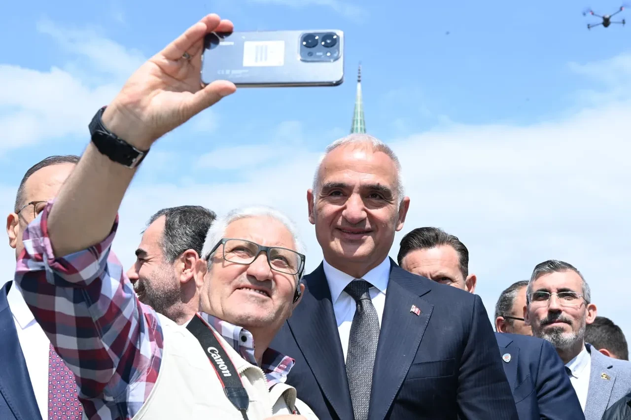 Nazilli’de festival heyecanı! Bakan Ersoy üreticiler ve sanatkârlarla bir araya geldi