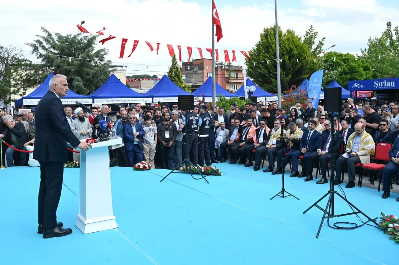 Nazilli’de festival heyecanı! Bakan Ersoy üreticiler ve sanatkârlarla bir araya geldi