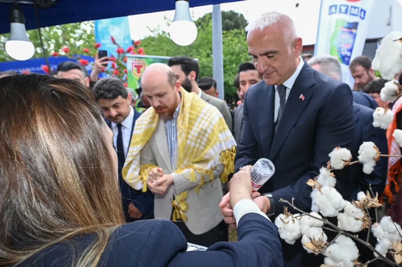 Nazilli’de festival heyecanı! Bakan Ersoy üreticiler ve sanatkârlarla bir araya geldi