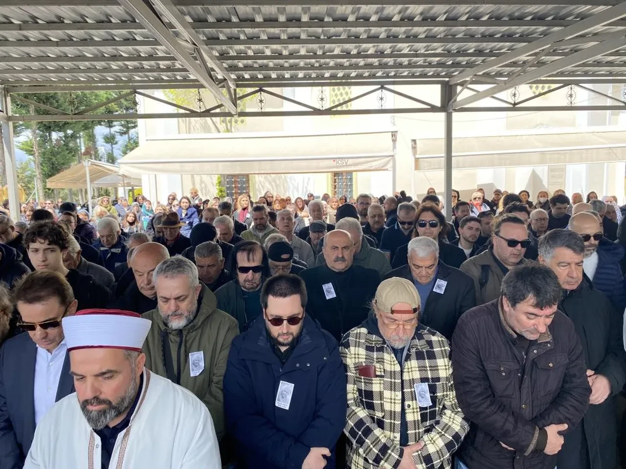 Sanatçı Tülay Özer son yolculuğuna uğurlandı
