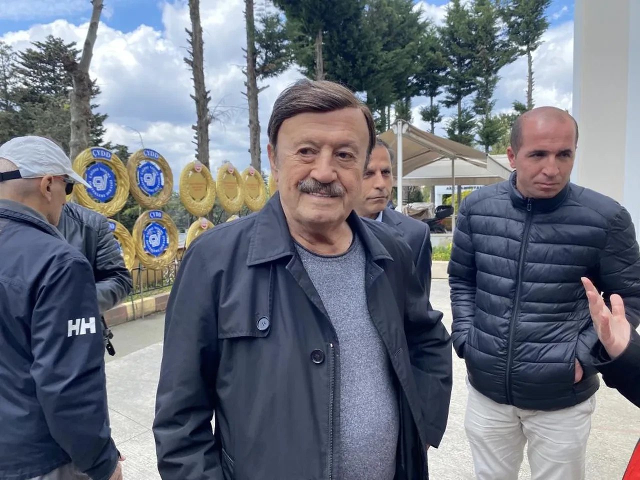 Sanatçı Tülay Özer son yolculuğuna uğurlandı