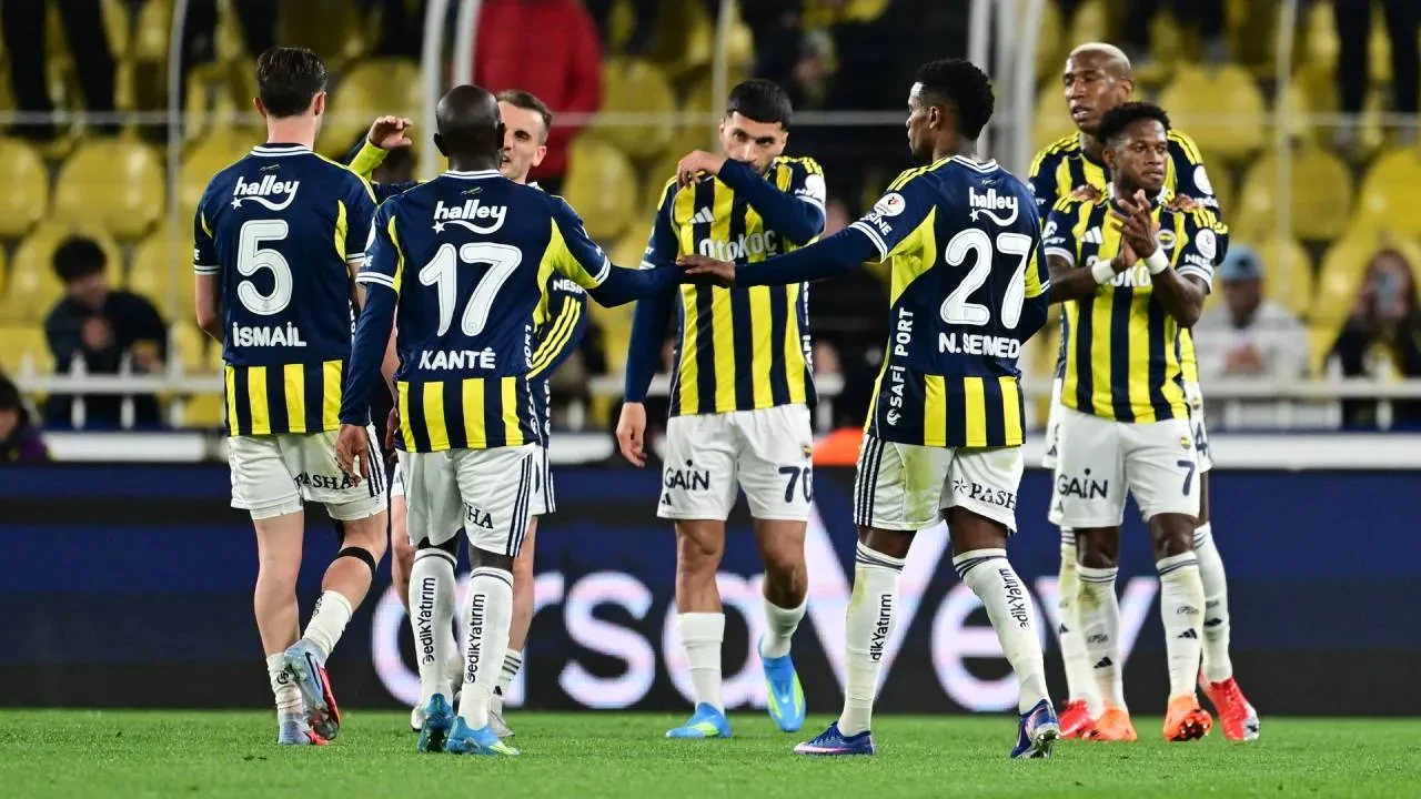 Süper Lig'de şampiyonluk hesapları karıştı! Galatasaray kaybetti, Fenerbahçe kazandı: Zirvede fark 4'e düştü