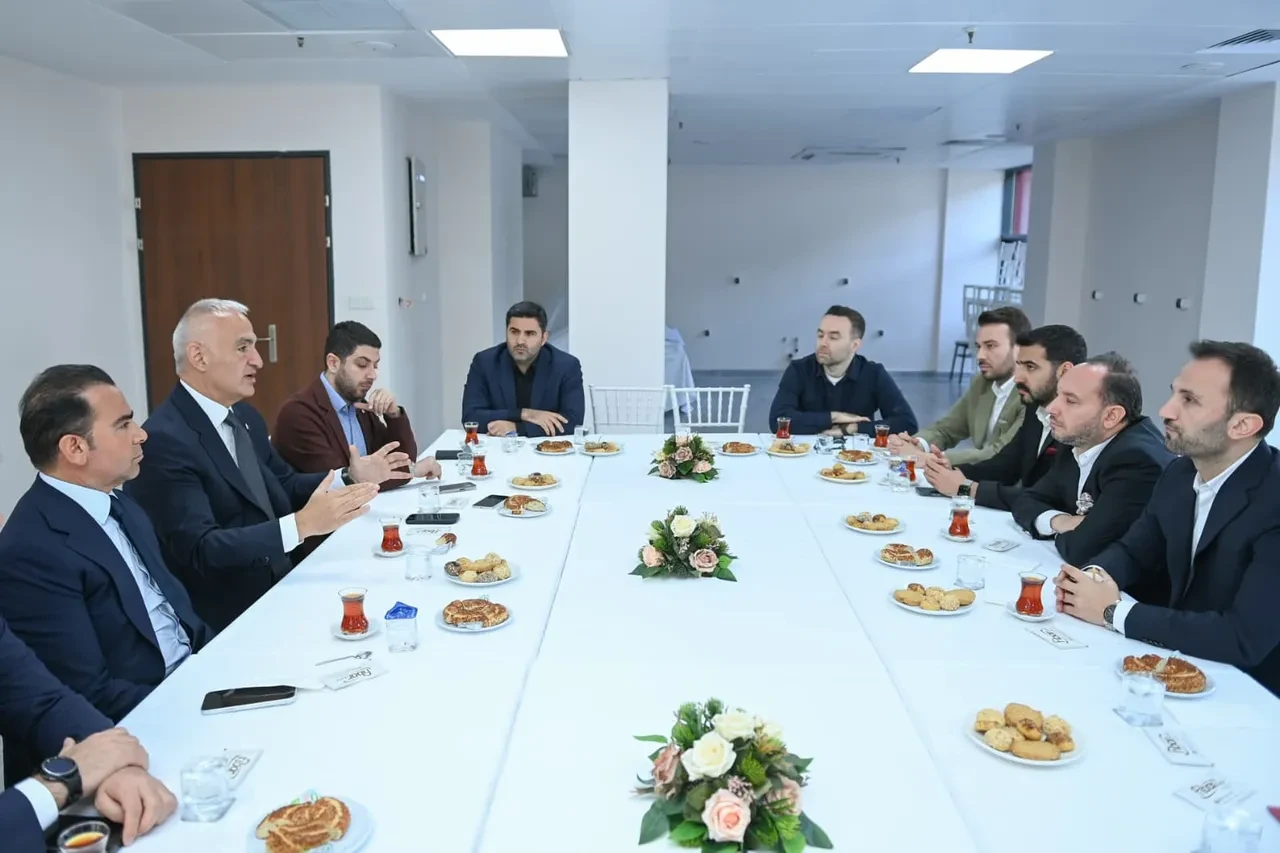 Turizmde "İstikrar Adası" stratejisi: Bakan Ersoy'dan heyecanlandıran açıklama