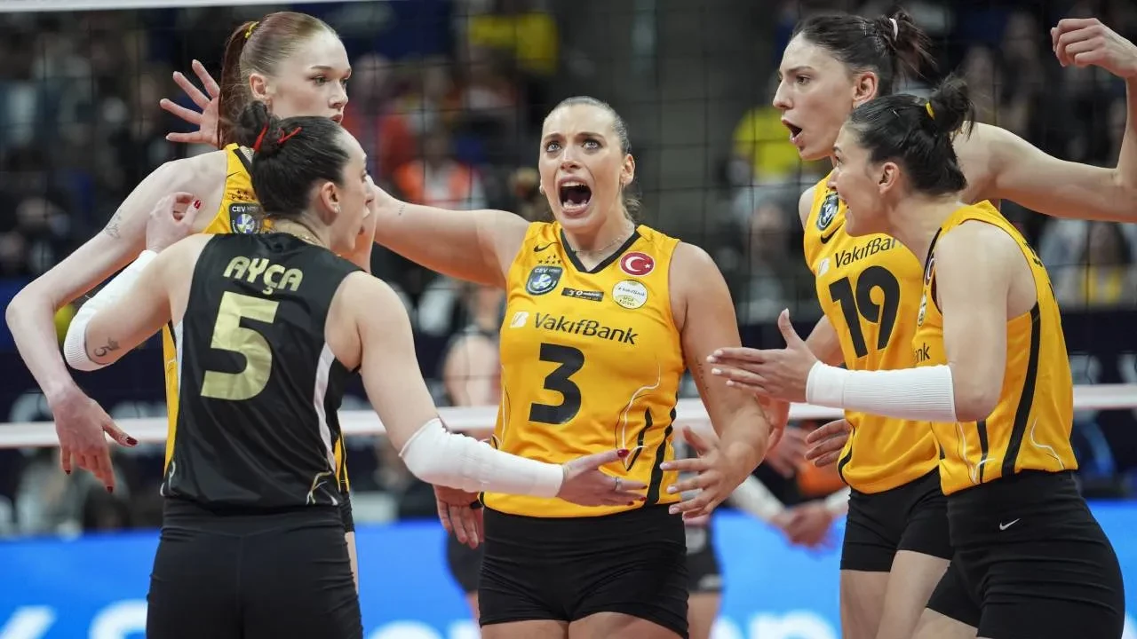 Voleybolda Şampiyonlar Ligi'nde Türk finali! VakıfBank ile Eczacıbaşı karşılaşacak