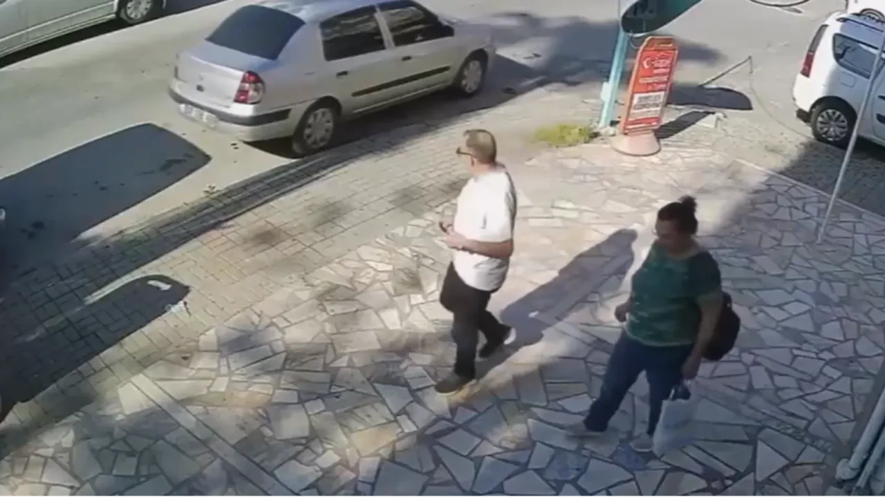 Yolda 700 avro buldu, sahibine teslim etti