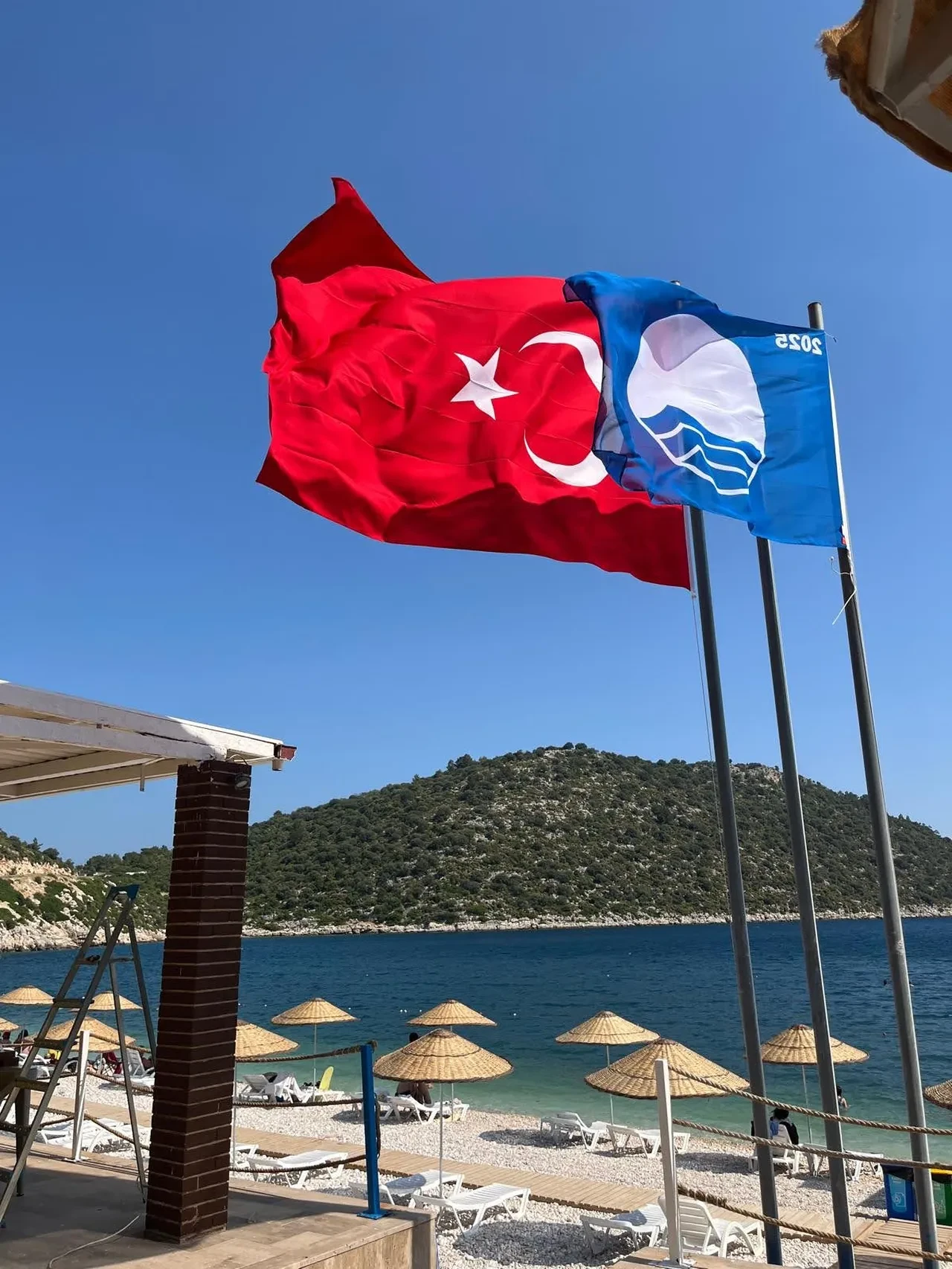 Akdeniz'de mavi rekabet! Türkiye’nin mavi bayraklı plaj sayısı 580’e yükseldi