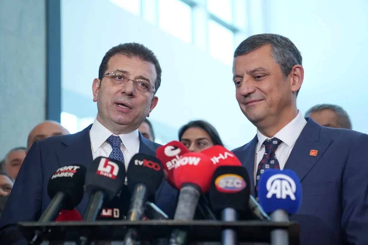Ekrem İmamoğlu adaylık yarışında devre dışı: CHP'de ibre Mansur Yavaş'a döndü