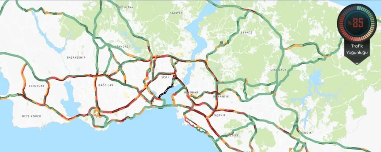 İstanbul'da sağanak bir anda bastırdı, hayat felç oldu: Ani sel ve su baskınlarına dikkat!