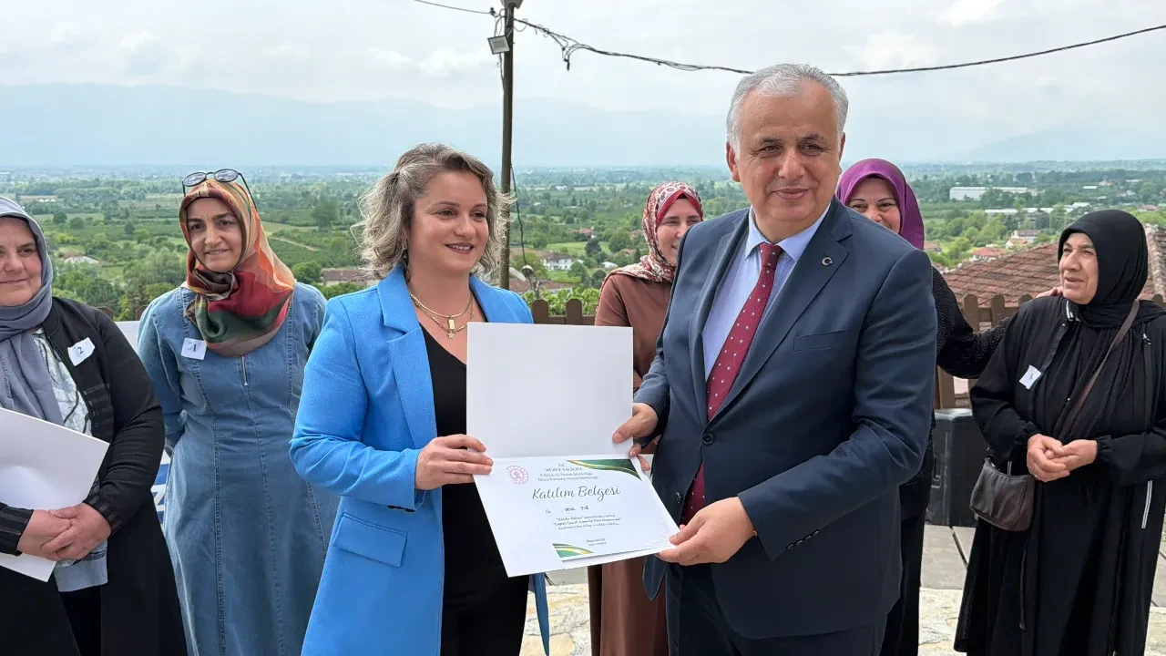 Kadınlar yarıştı kadınlar kazandı! Saray pilavı tarifi altın getirdi