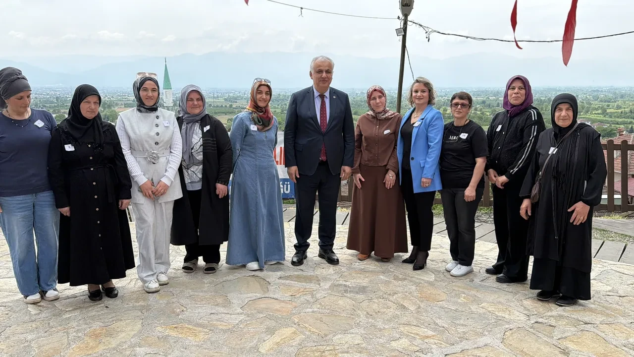 Kadınlar yarıştı kadınlar kazandı! Saray pilavı tarifi altın getirdi