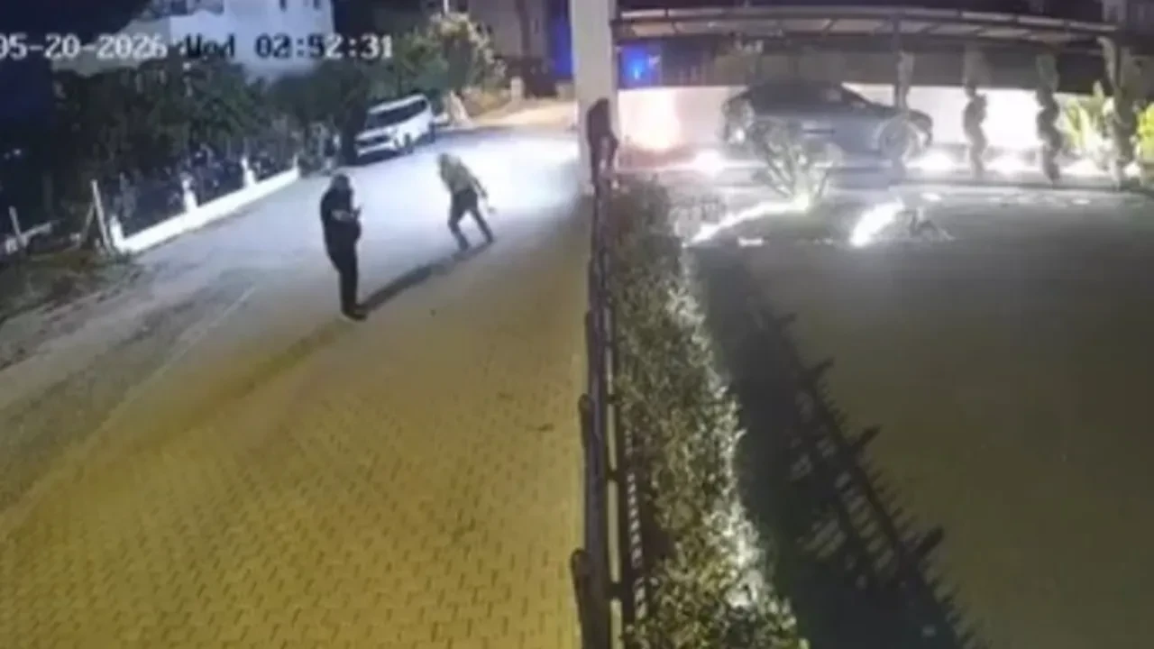 Kuşadası'nda korku dolu anlar: Lüks aracı böyle kundakladılar!