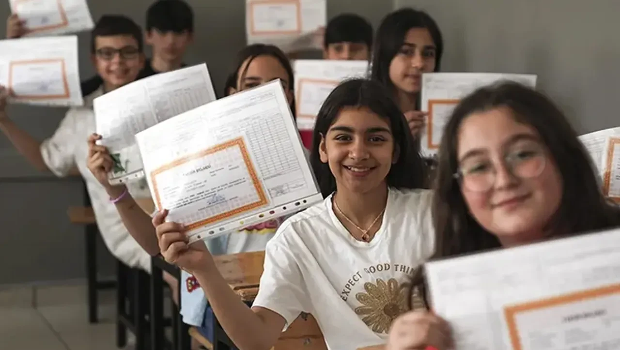 Okullar ne zaman kapanıyor? Okullar ne zaman tatil olacak? Yaz tatili tarihi kesinleşti: 2026 yaz tatili tarihleri