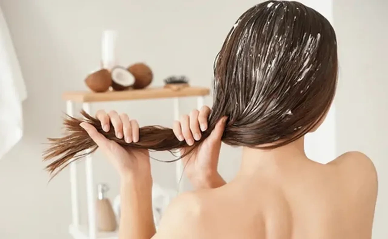 Saç derisindeki kötü kokuyu hemen önlüyor! Banyo yaparken suyunuza ekleyin