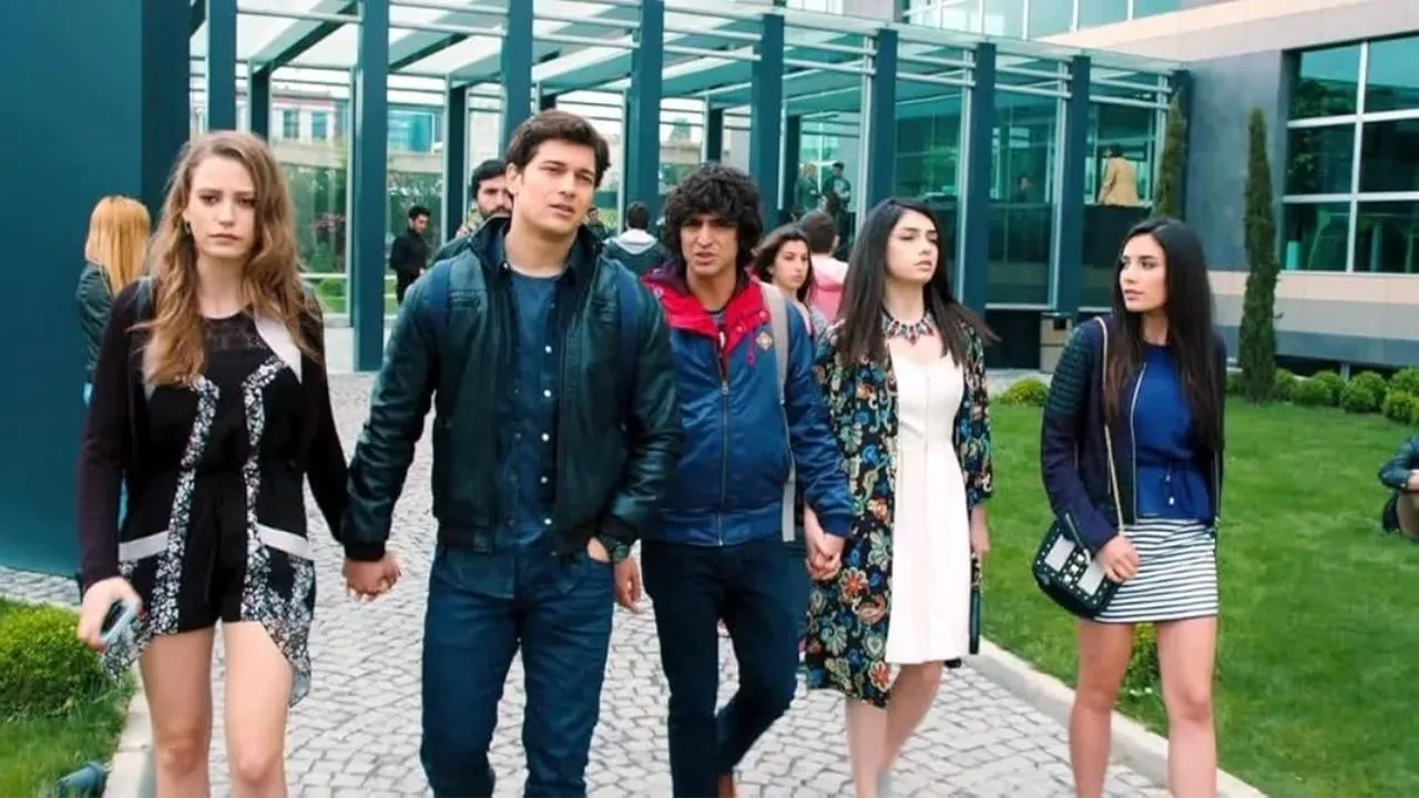 Serenay Sarıkaya’dan yıllar sonra gelen Medcezir itirafı! Hazar Ergüçlü ve Taner Ölmez hakkında olay açıklama