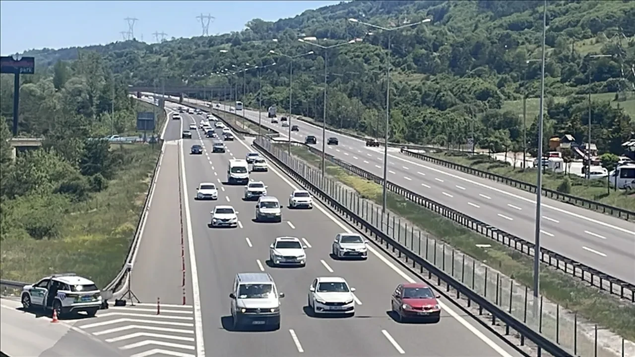 Türkiye'de hız kurallarına uymayan gurbetçi 227 bin lirayı ödemeyince Kapıkule'den çıkamadı