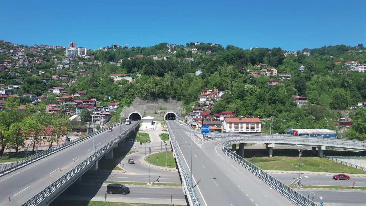 Zonguldak'ta 40 dakikalık yol 8 dakikaya düşecek! 26 milyar liralık dev proje için imzalar atıldı