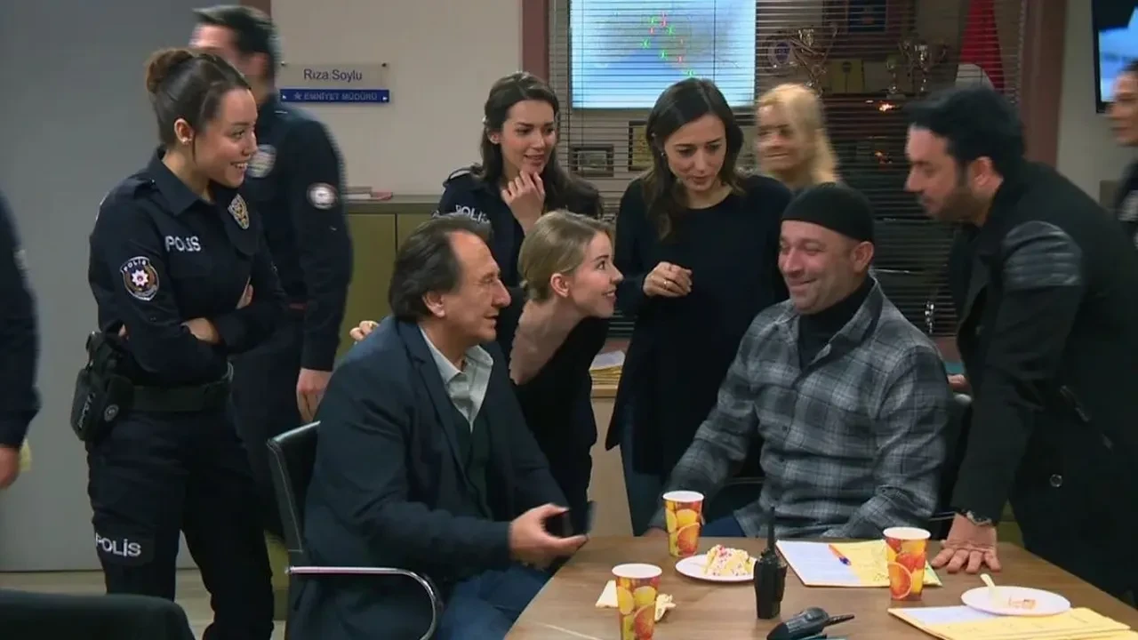 20 sezonluk Arka Sokaklar final yapıyor! Hayranları tepki gösterdi