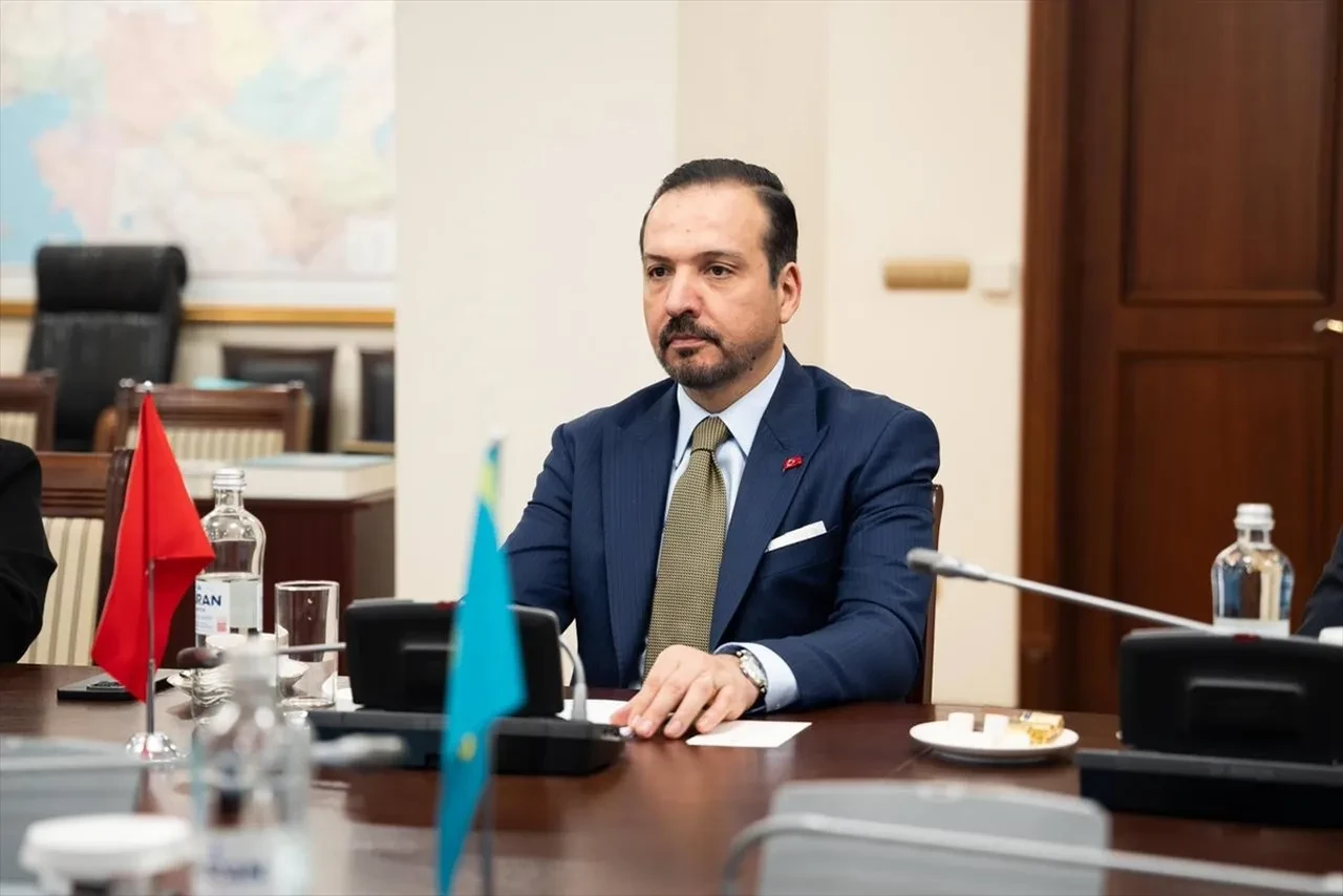 AK Parti Genel Başkan Yardımcısı Kürşat Zorlu'ya Kazakistan'dan 'Dostluk' nişanı
