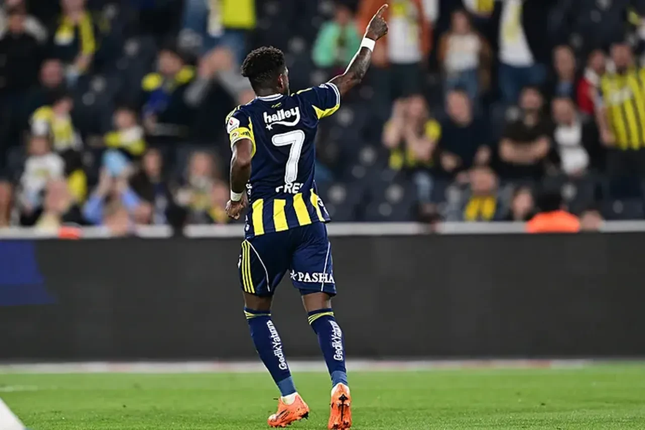 Fenerbahçe'de ilk ayrılık duyuruldu! Yıldız oyuncu bavullarını topladı, kalacağı evi bile yaptırdı