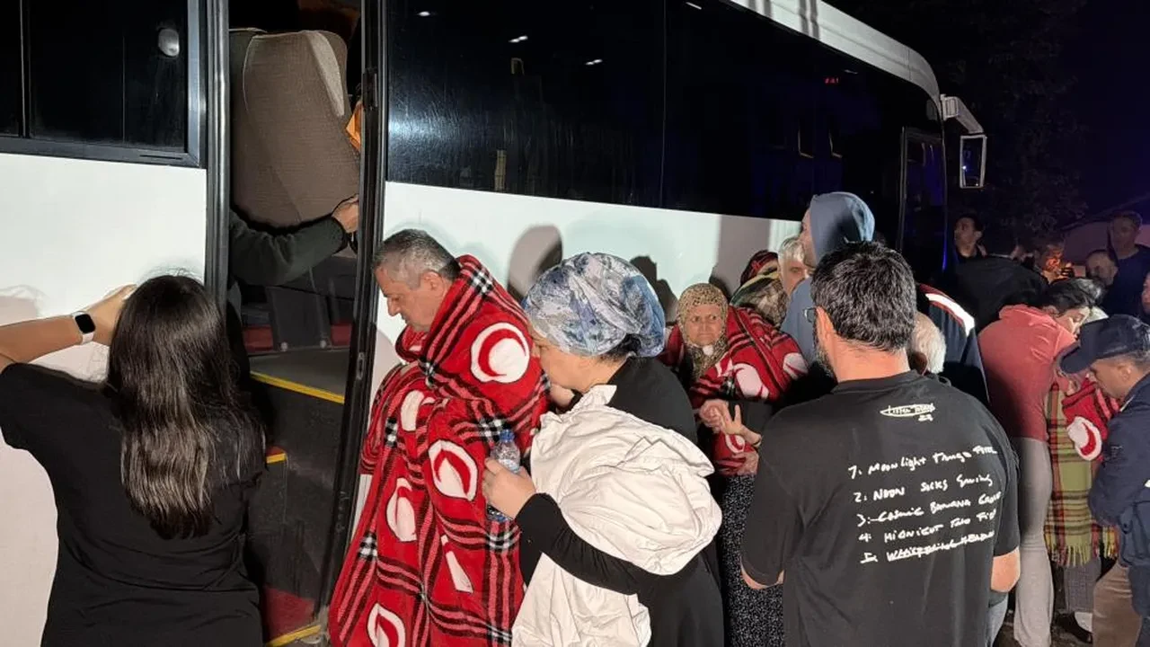 Huzurevinde korkutan yangın: 54 kişi tahliye edildi