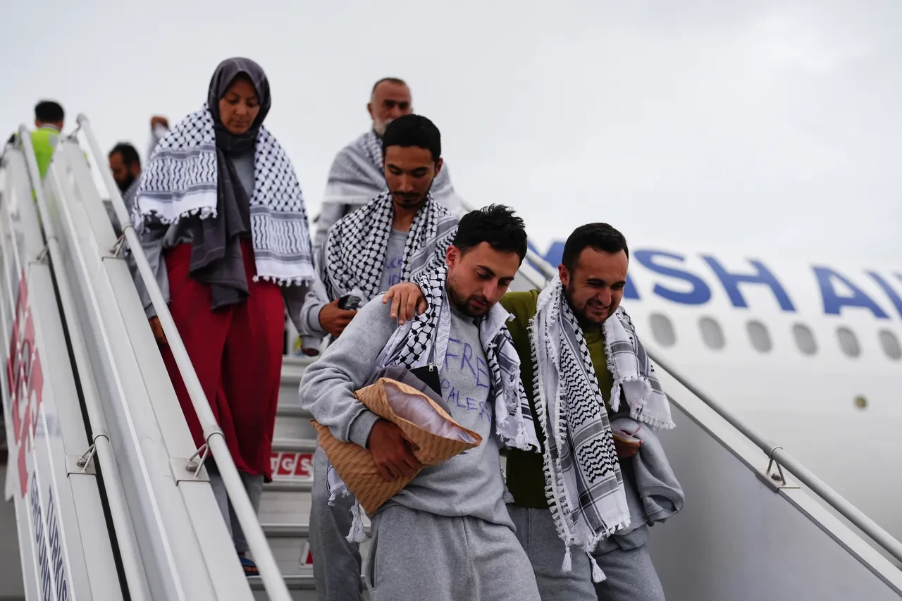 İsrail'in alıkoyduğu Sumud Filosu aktivistleri Türkiye'ye getirildi