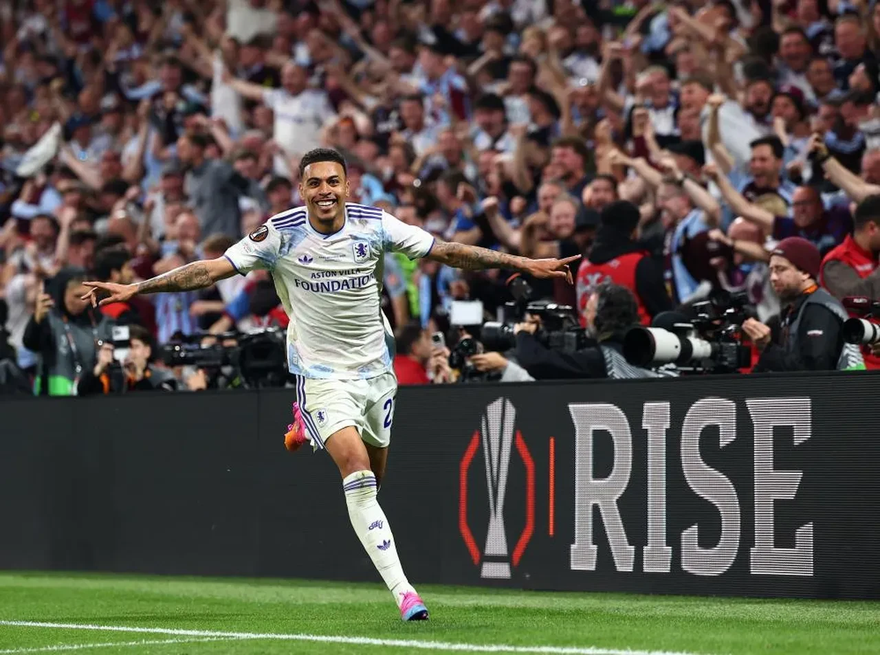 İstanbul'daki finalde Aston Villla Freiburg'a şans tanımadı! UEFA Avrupa Ligi şampiyonu oldu