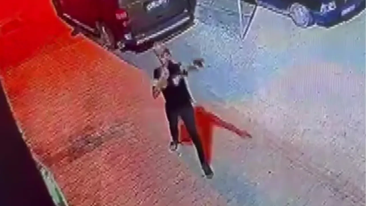 Silah tutukluk yapınca panikledi! Evi kurşunlayan şüpheli güvenlik kamerasınca kaydedildi