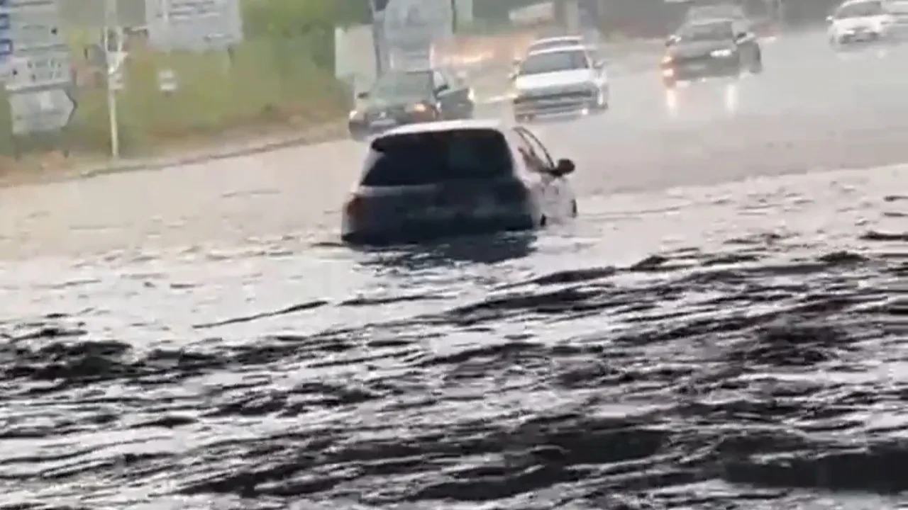 Tekirdağ’da 10 dakikalık yağmur hayatı felç etti