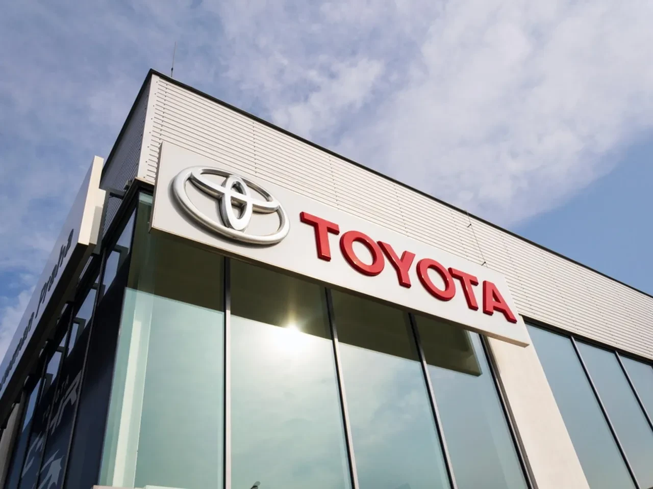 Toyota'nın en çok satan modellerinden biri çarpışma testinden sıfır çekti!